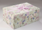 Preview: Die Brautkleidbox Mint Flora passt wunderbar zu jedem Hochzeitskleid.
